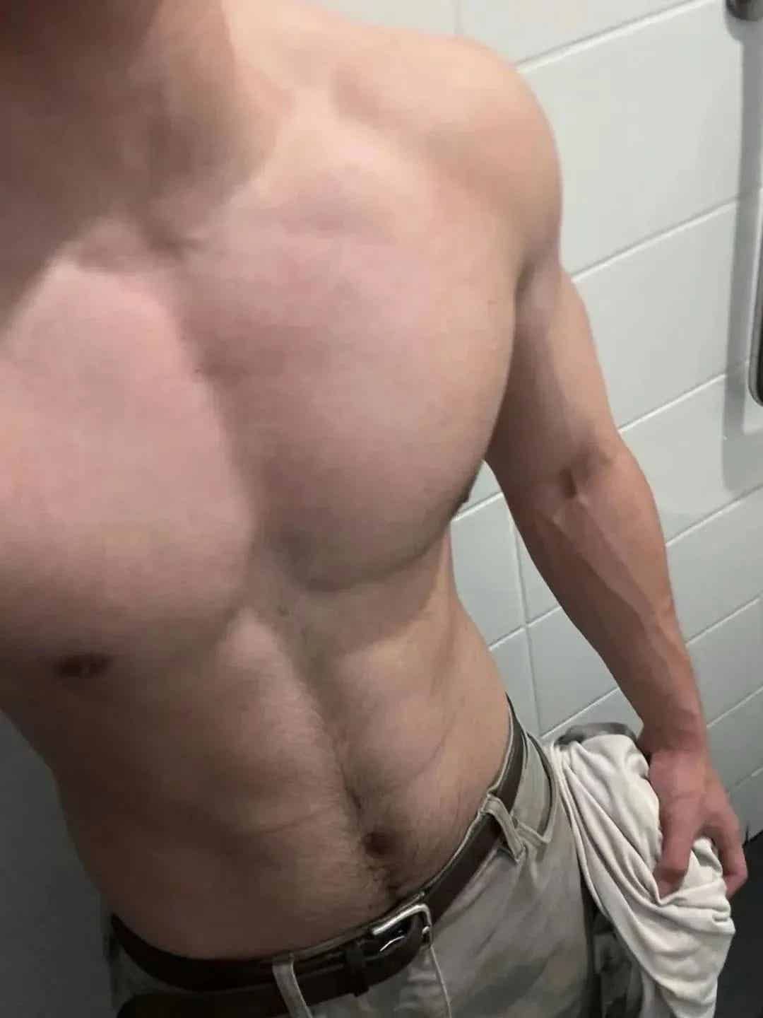 这肌肉男大超可以啊！看第一眼就沦陷了！