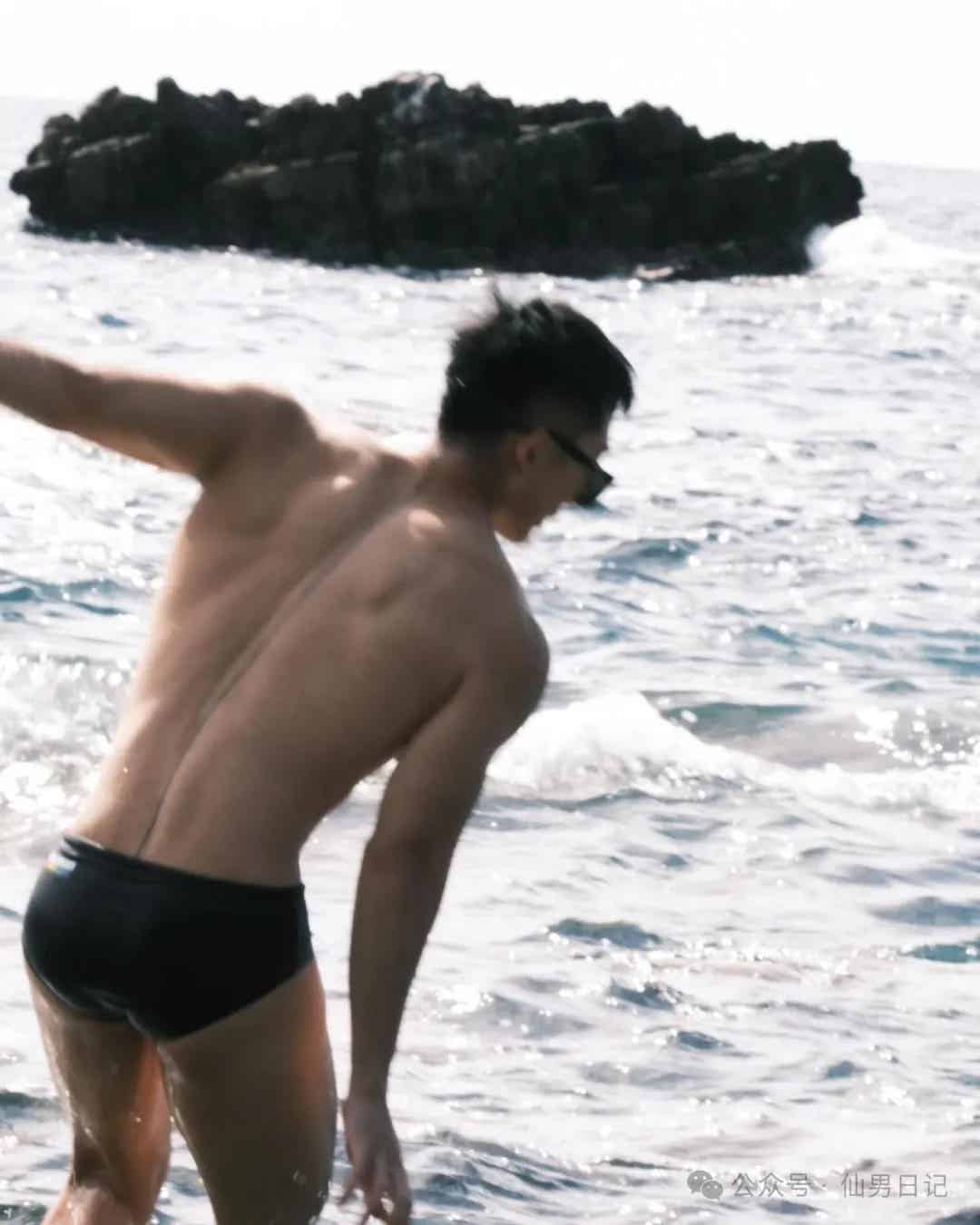 留学生在 ins 上大包出镜！网友辣评：尺度真不小……