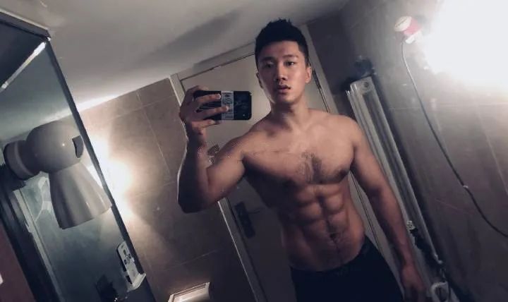 180CM 北京体育大学的肌肉男大，胸毛太茂盛了！