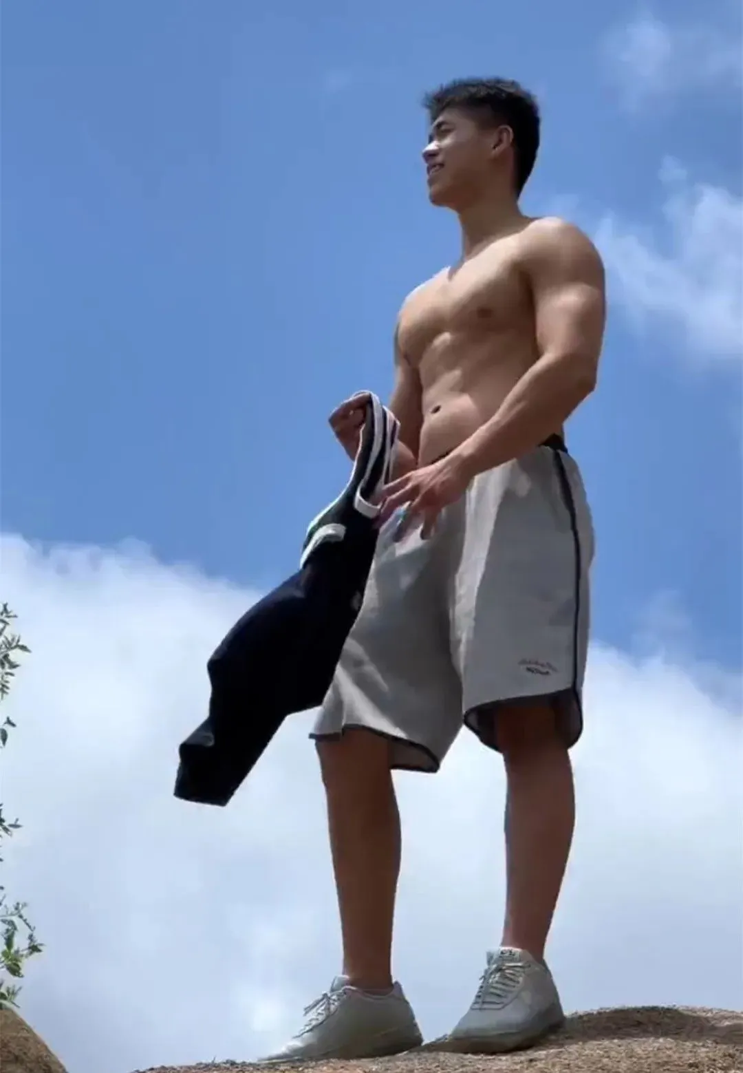 宏翔回归都比不了这枚河南男大体育生，希望他下海！