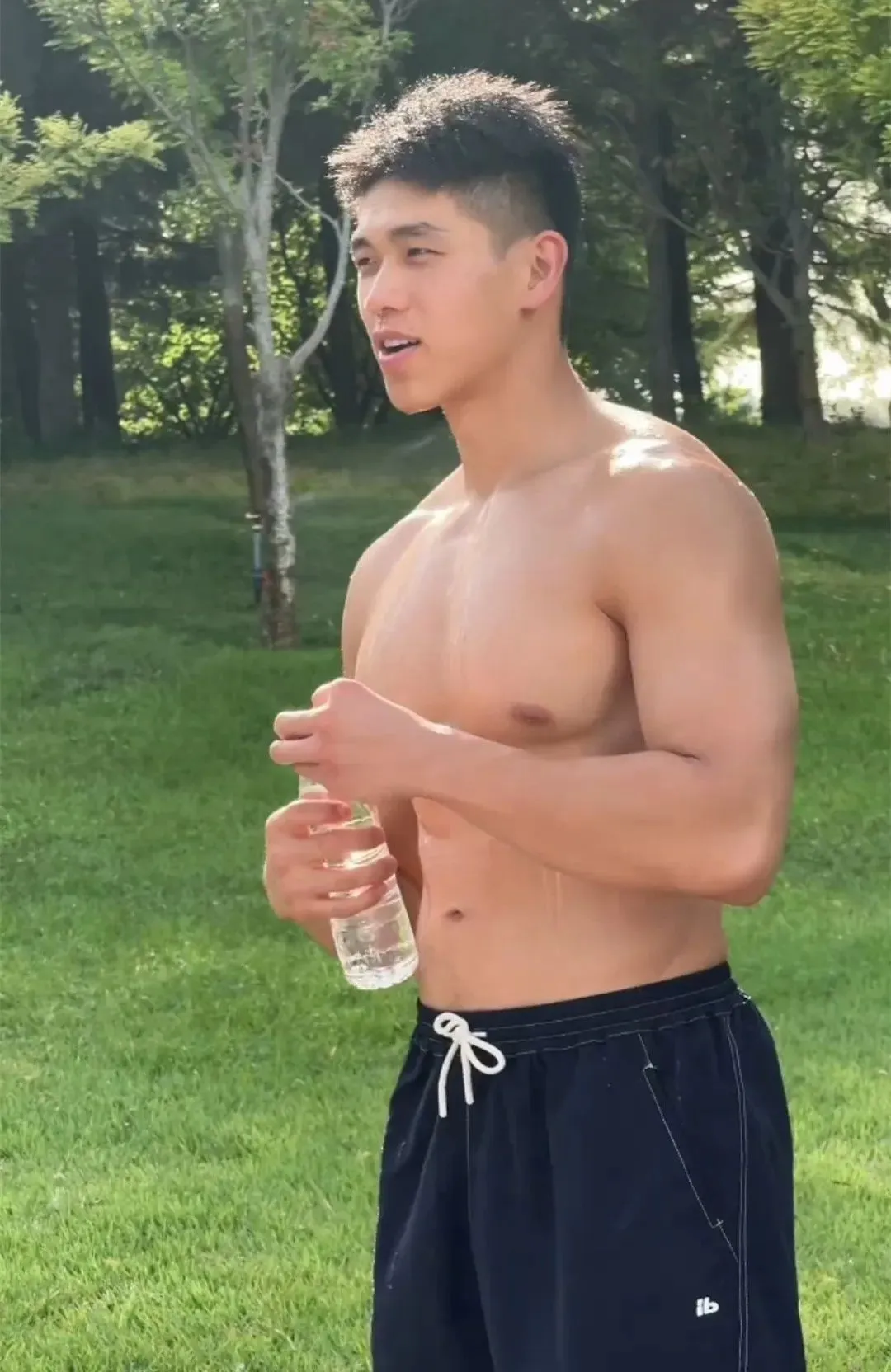 宏翔回归都比不了这枚河南男大体育生，希望他下海！
