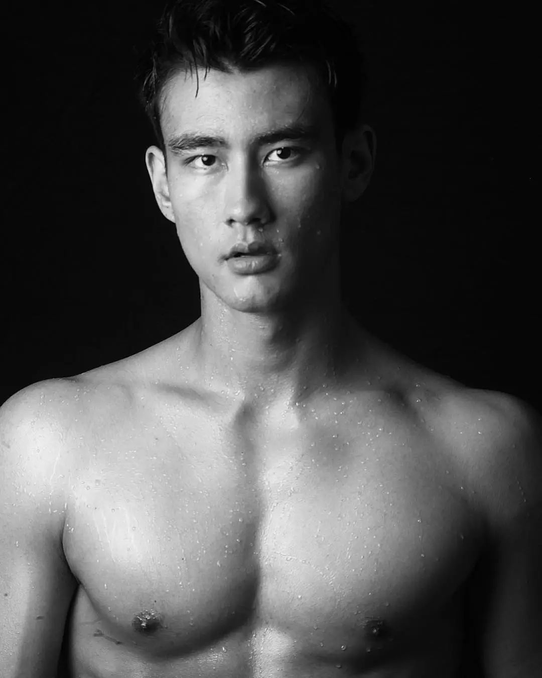 混血肌肉医生去当舞男？长得帅身材好！