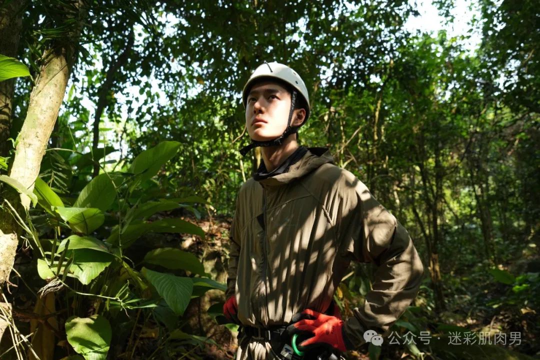 摄影师拍摄王一博脱了露内裤太宠粉，实力藏不住！