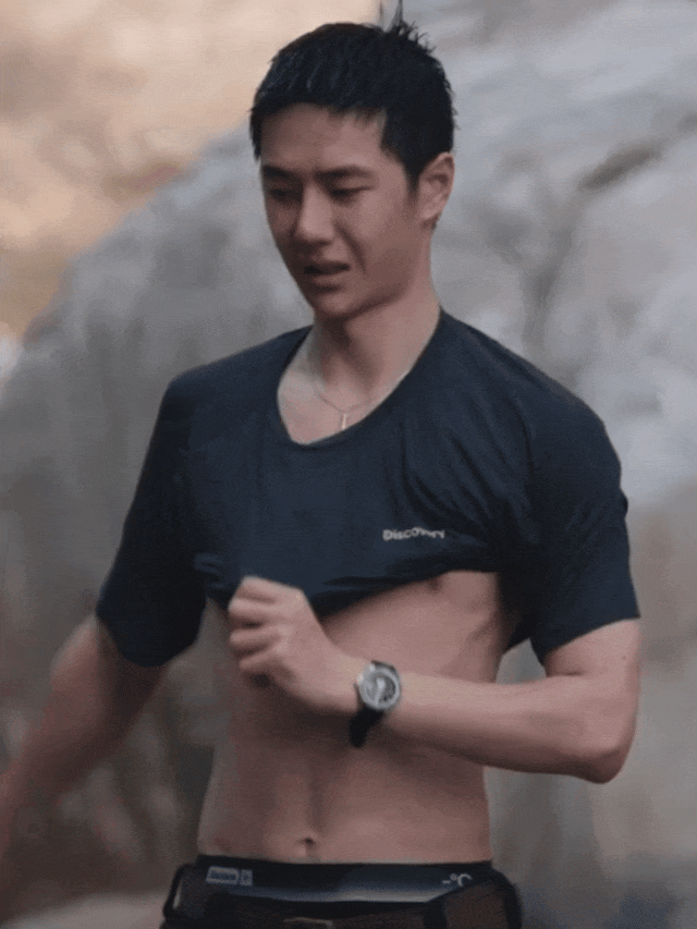 摄影师拍摄王一博脱了露内裤太宠粉，实力藏不住！