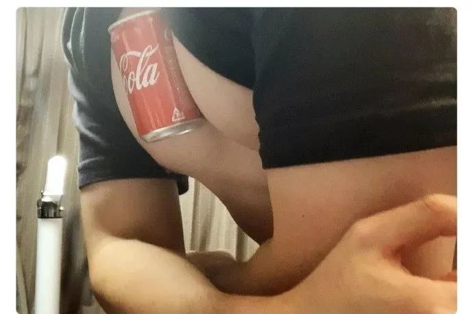 男生练出大胸肌能干嘛？这是我见过最骚的操作......