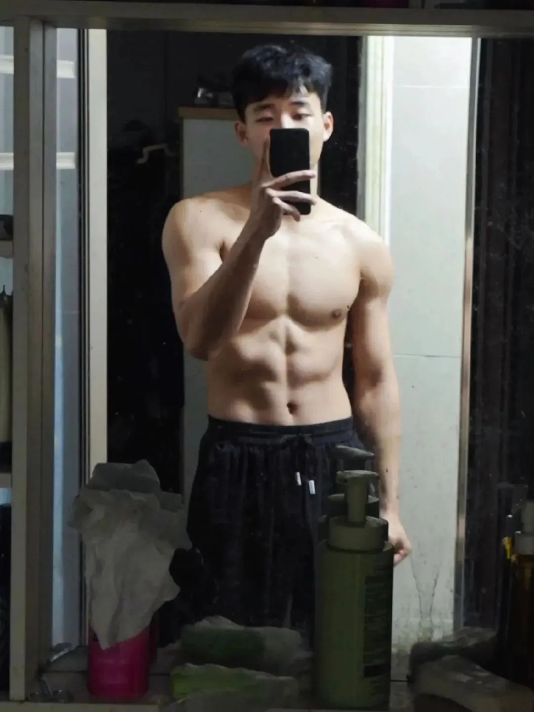 18 的肌肉男大
