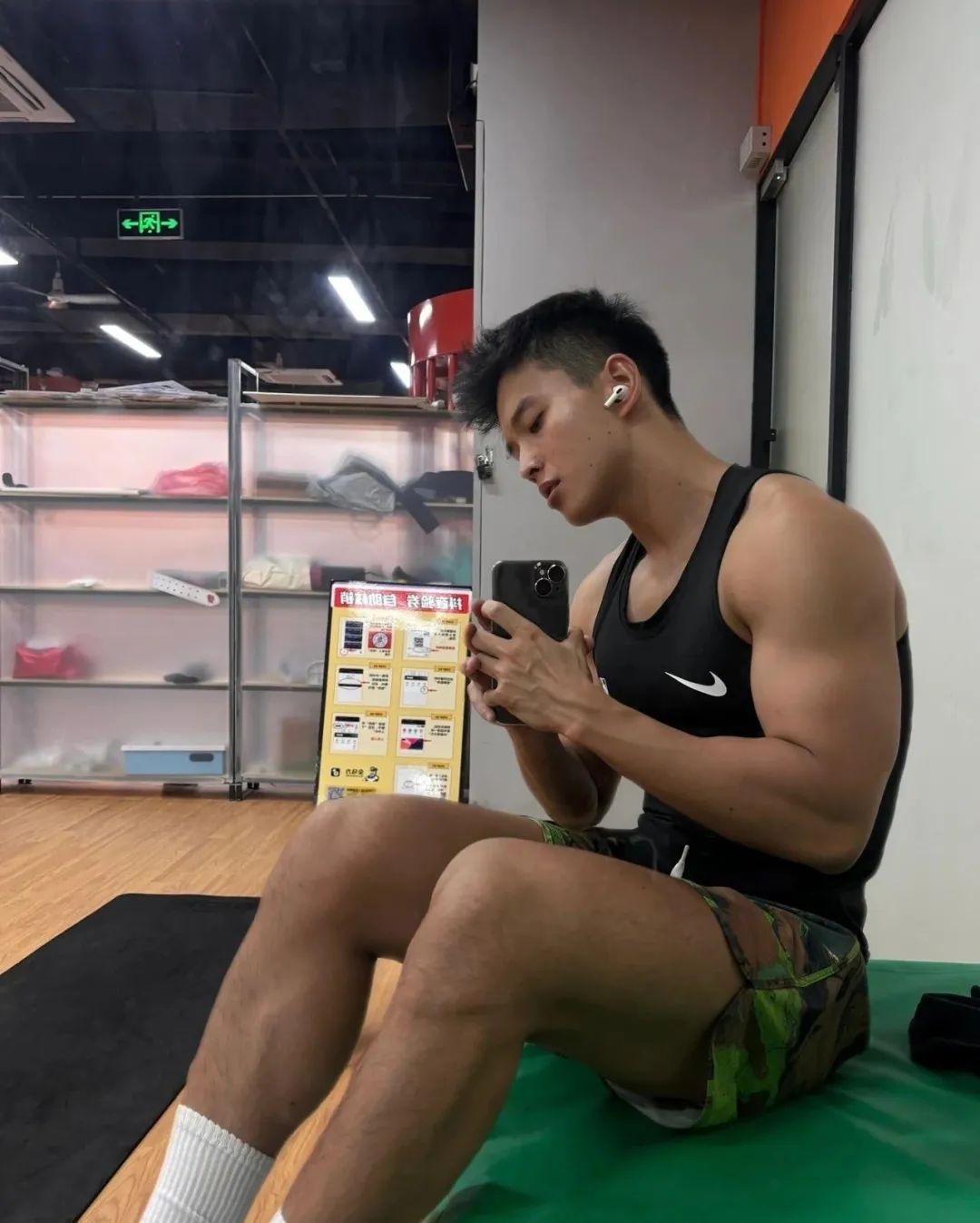 178cm 黑皮荷尔蒙十足肌肉小哥