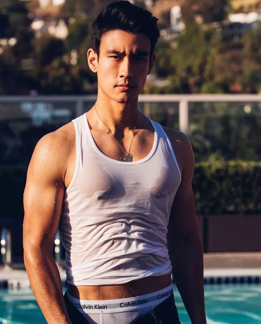 混血肌肉医生去当舞男？长得帅身材好！