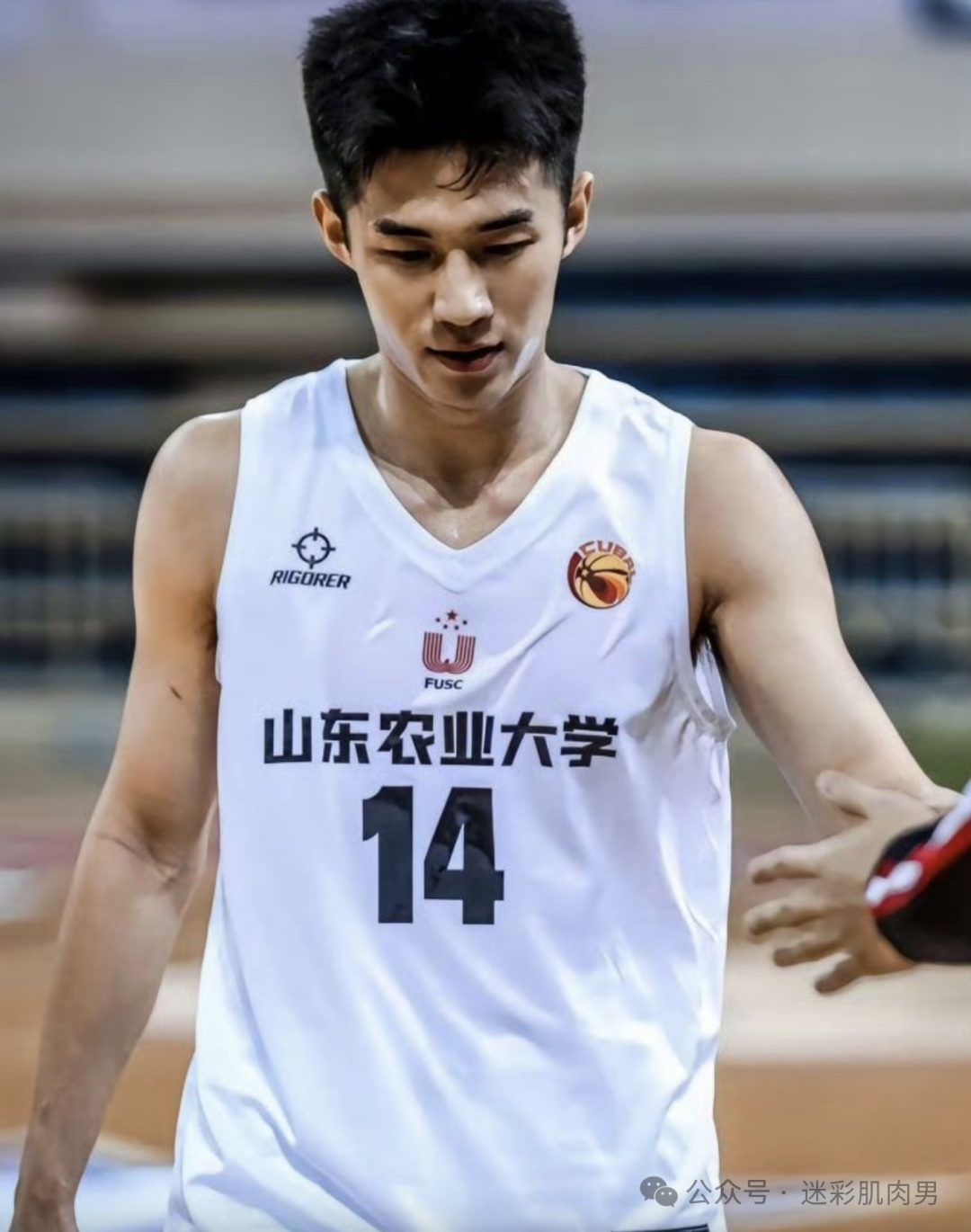 185CM 的篮球体育生男高太帅了！“山东大老公”！