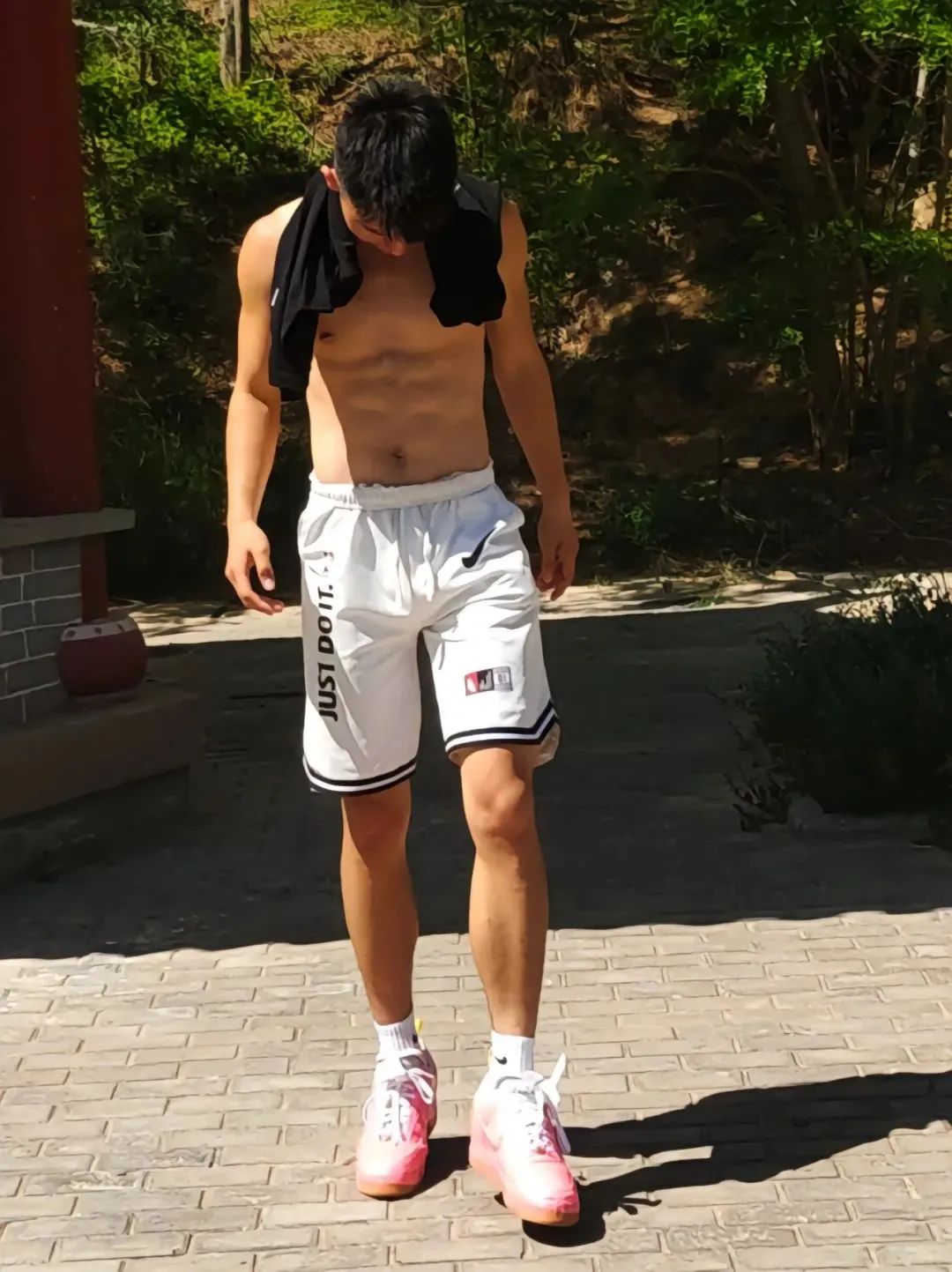 西安交大 20 岁的黑皮体育生，已经有西北汉子的男人味了！
