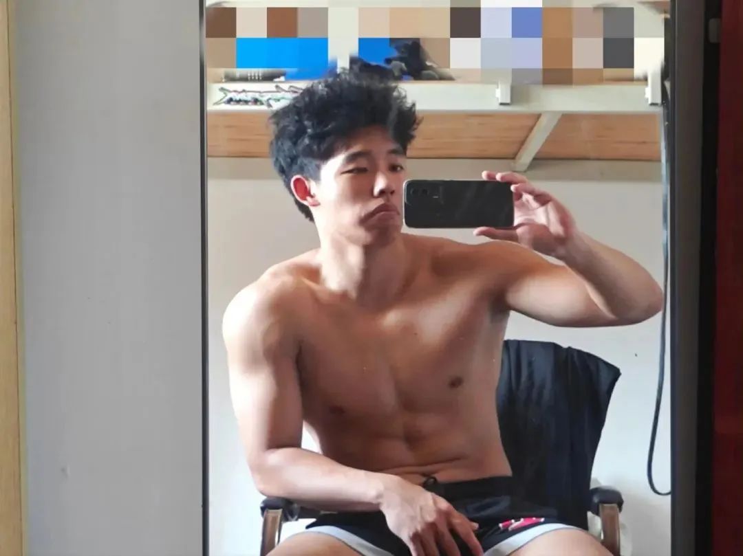 18 的肌肉男大