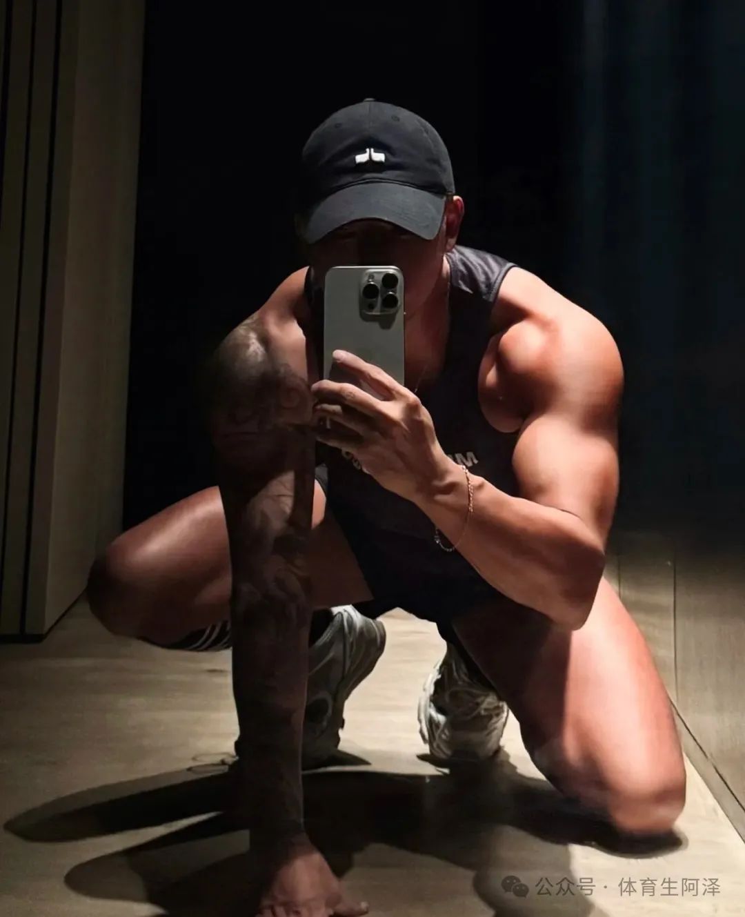 黑皮体育生大狼狗,男友直呼受不了....... 黑皮体育生大狼狗,男友直呼受不了.......