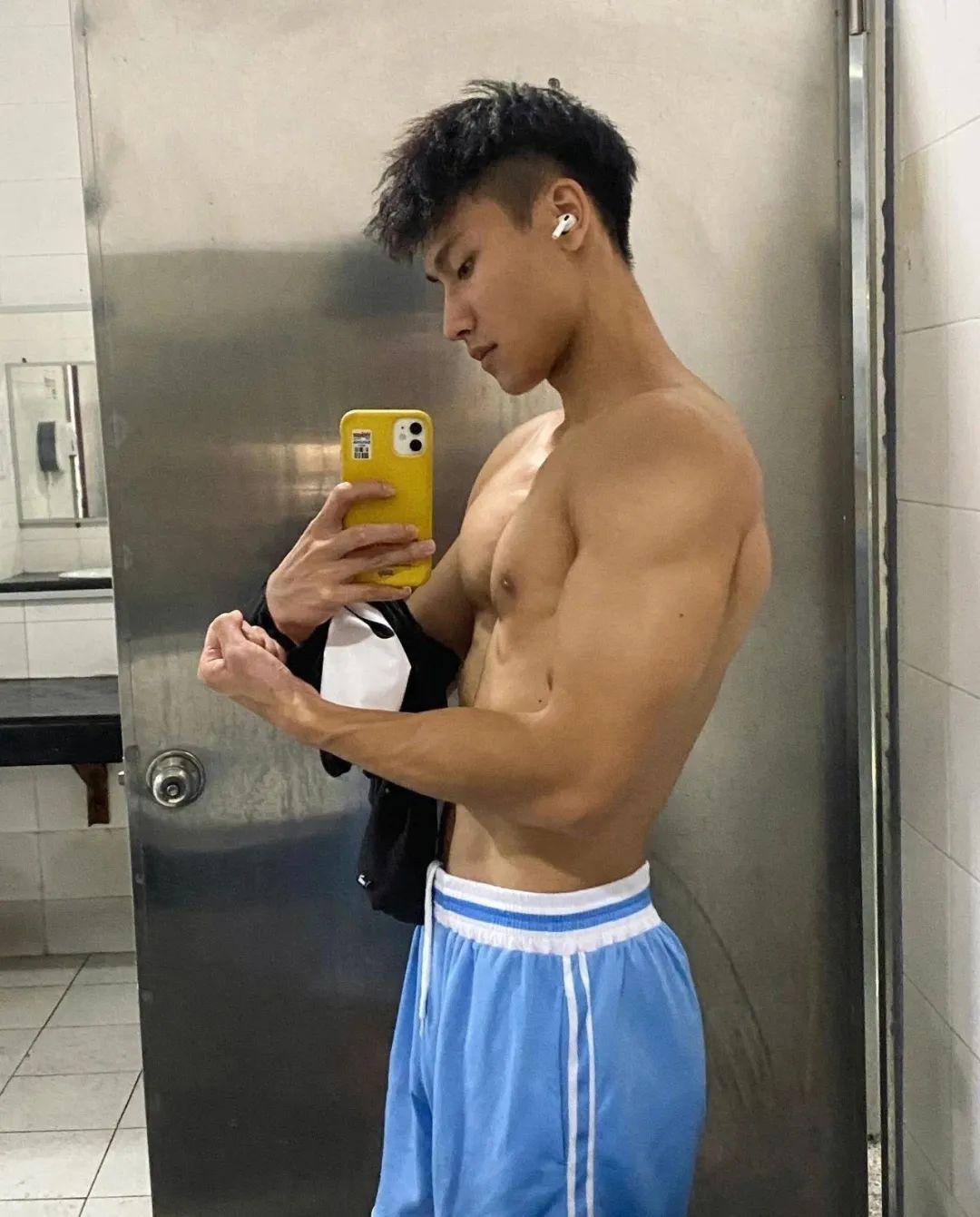 178cm 男大黑皮体育生校草八块腹肌太香了！