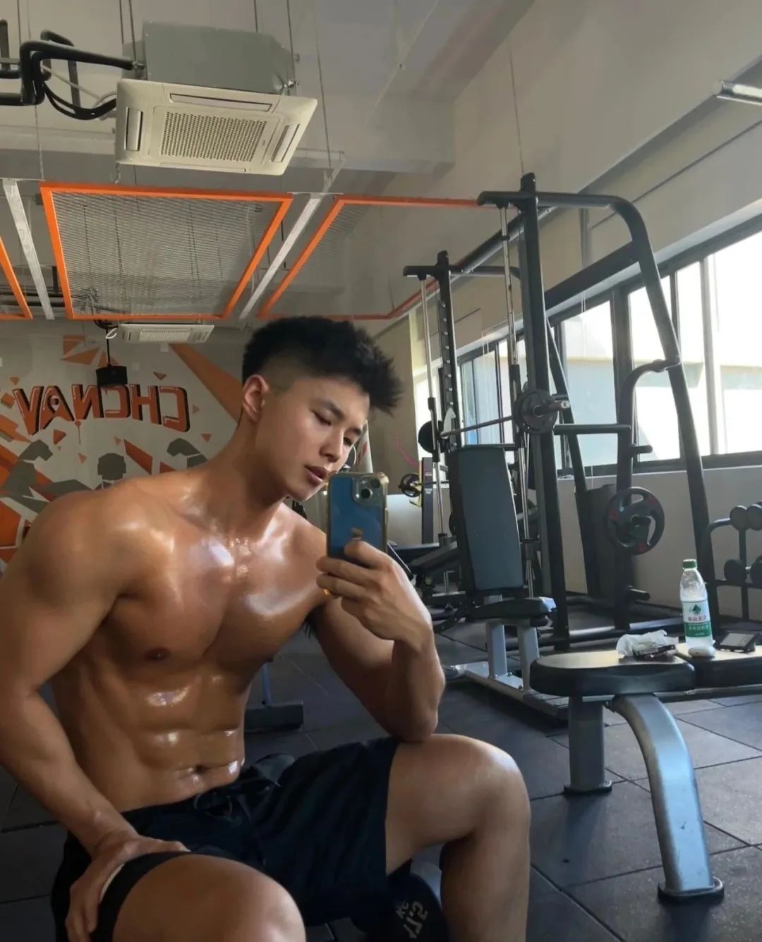178cm 黑皮荷尔蒙十足肌肉小哥