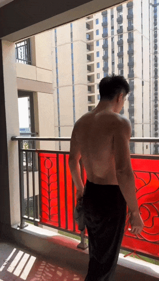 体育生转做维修工因太帅上热搜！