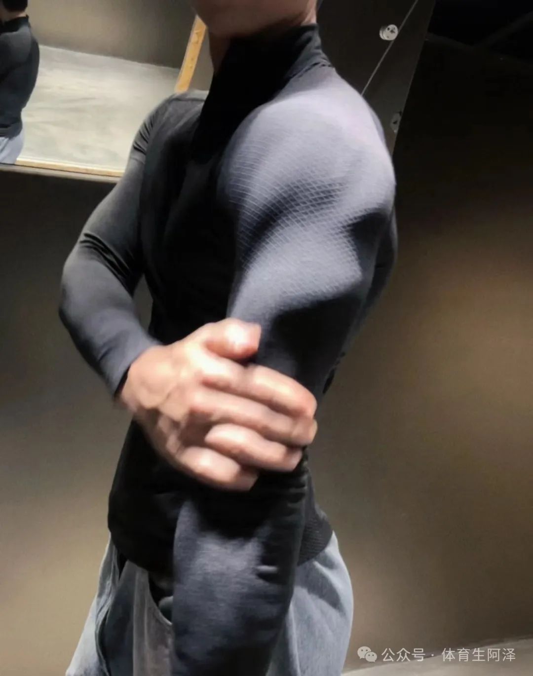 195 宽肩窄腰教官男友,学弟称承受不住,太疯狂了....... 195 宽肩窄腰教官男友,学弟称承受不住,太疯狂了.......