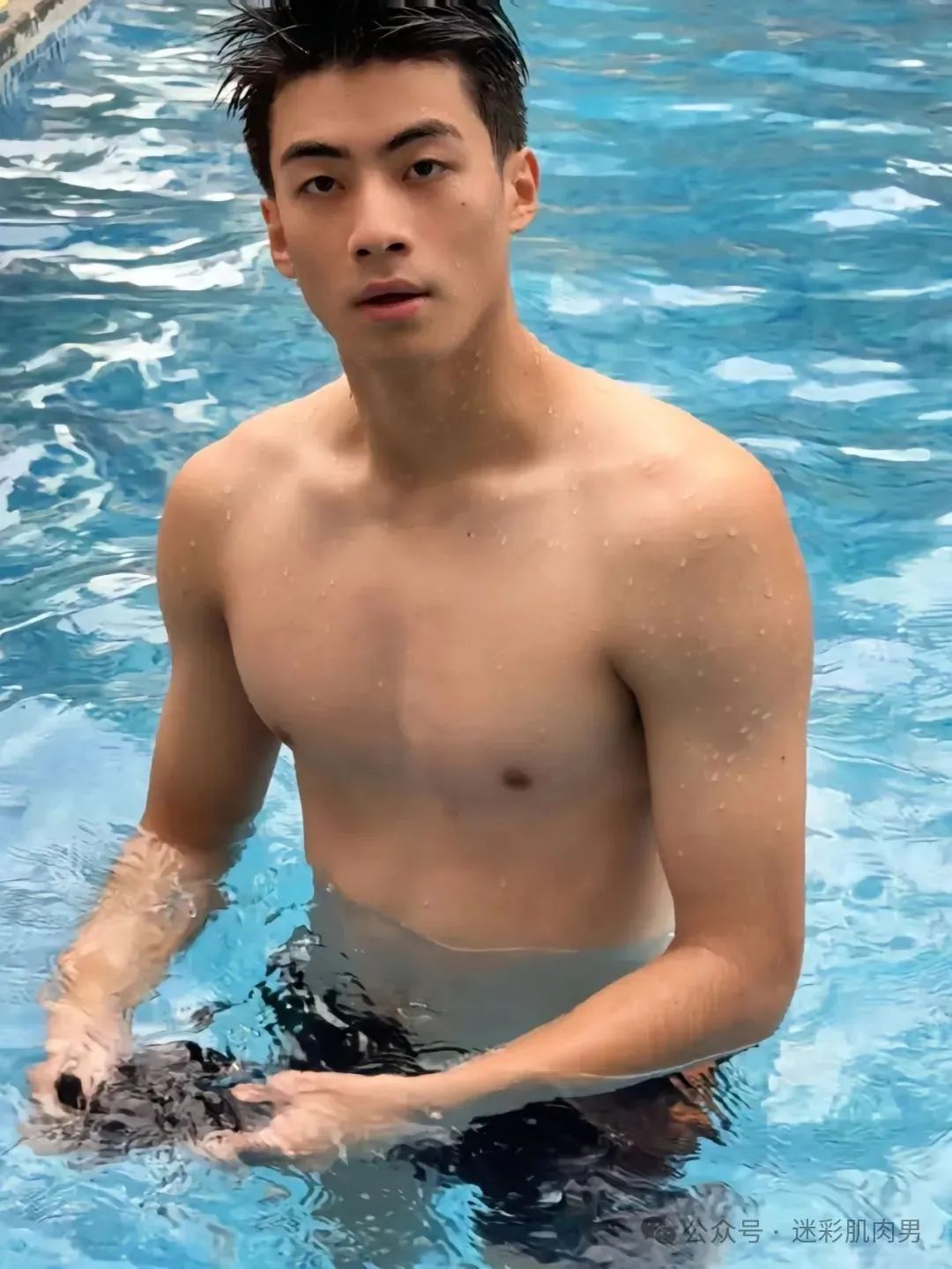 被刘姥姥置顶 20 岁山东男大体育生 ​​​，采访说他鼻子大！