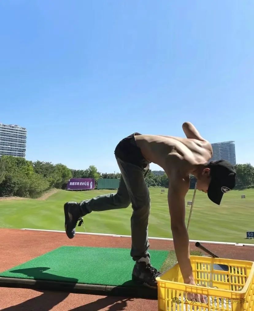 185 体育生腹肌男大，大尺度写真全见版，超级诱惑.......