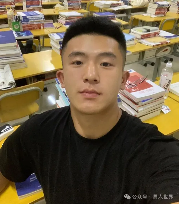 大弟弟！体育生，谁能拒绝这样的诱惑！