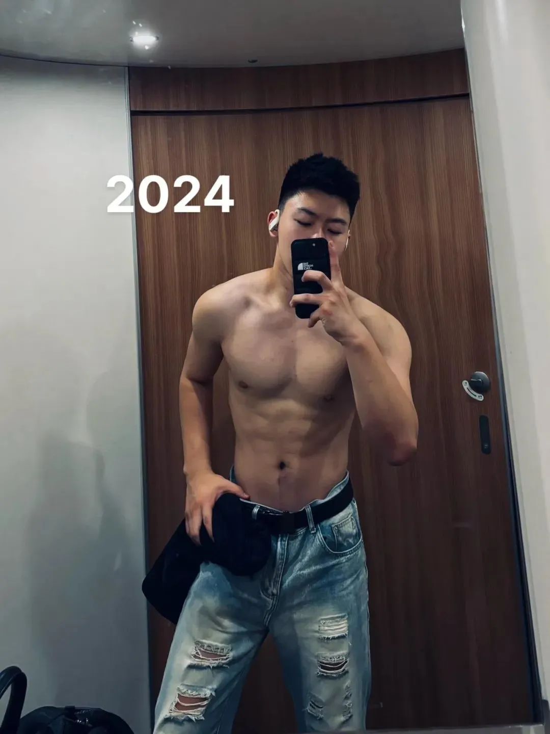 西安交大 20 岁的黑皮体育生，已经有西北汉子的男人味了！