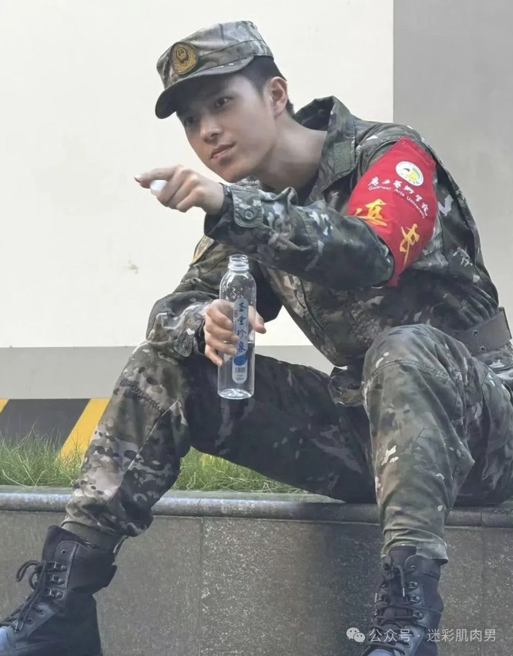 广西的帅教官？！长的太好看啦！