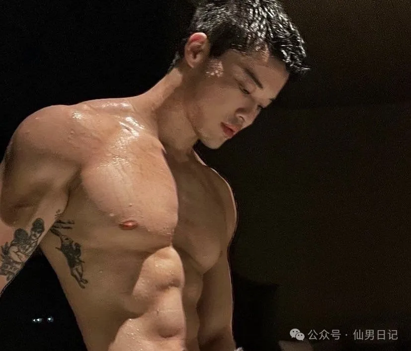 私密照被疯传！网友直呼：还是肌肉名媛玩得花……
