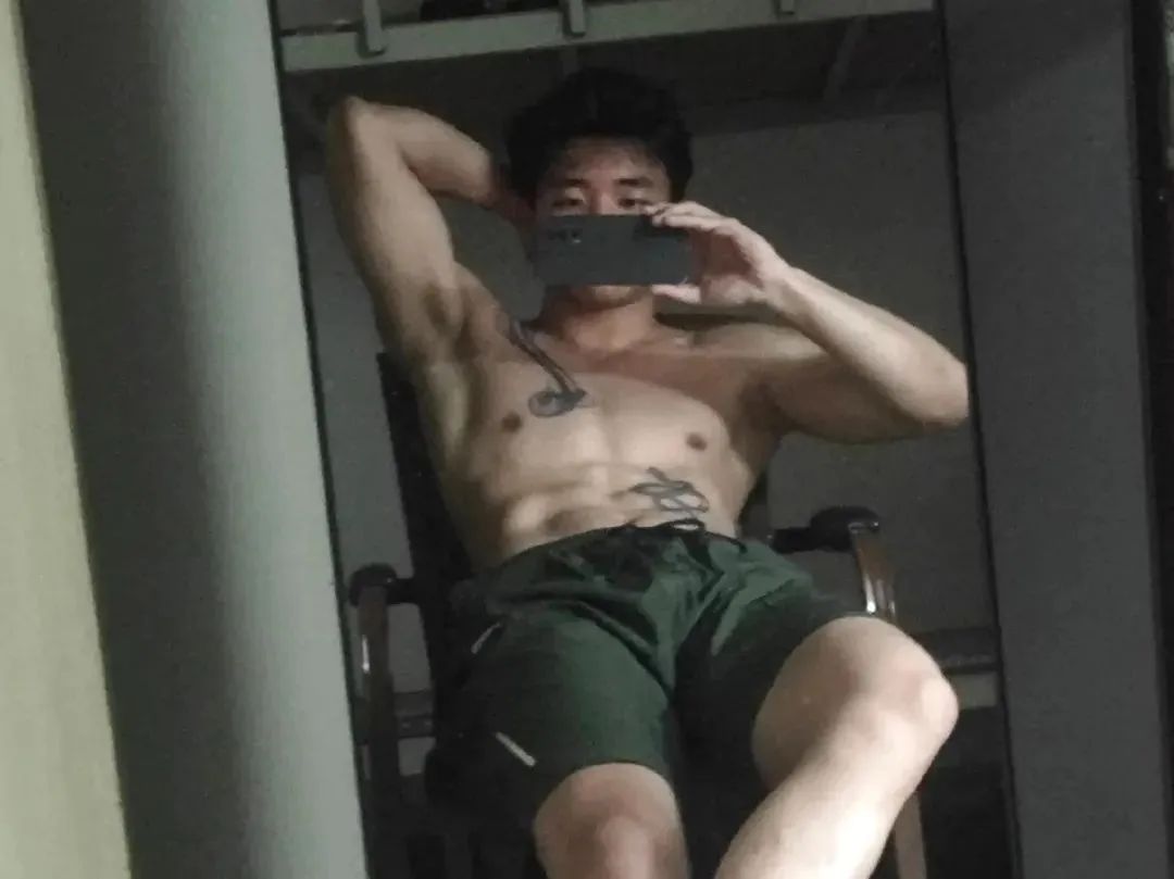 18 的肌肉男大