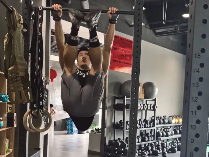 180CM 北京体育大学的肌肉男大，胸毛太茂盛了！