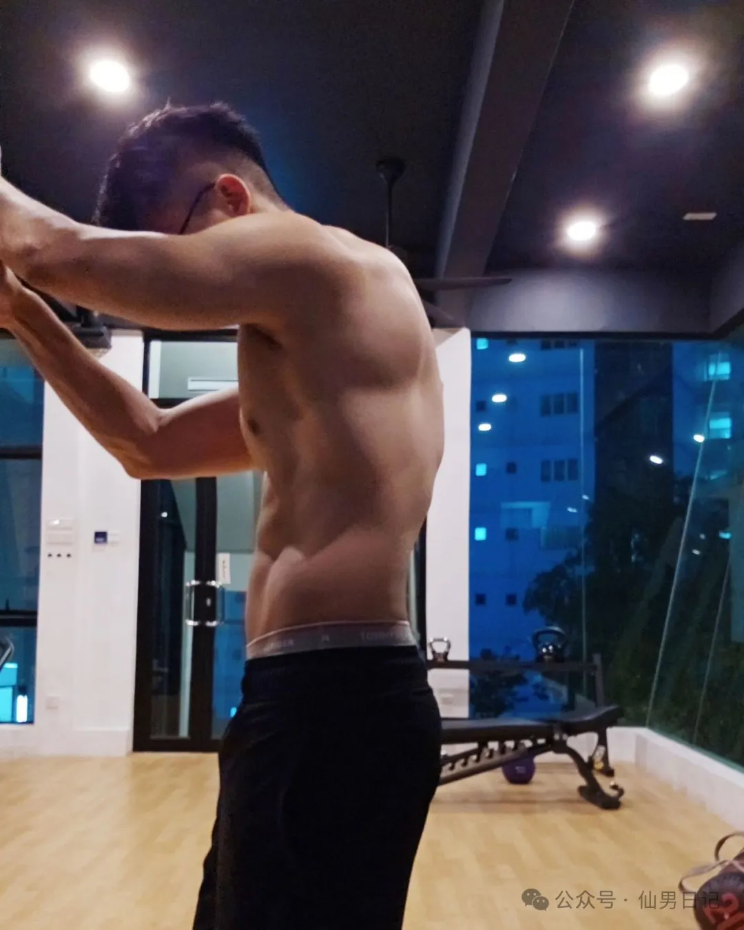 设计师各种花样在 ins 上爆火!网友辣评:还是你们文化人会拍…… 设计师各种花样在 ins 上爆火!网友辣评:还是你们文化人会拍……