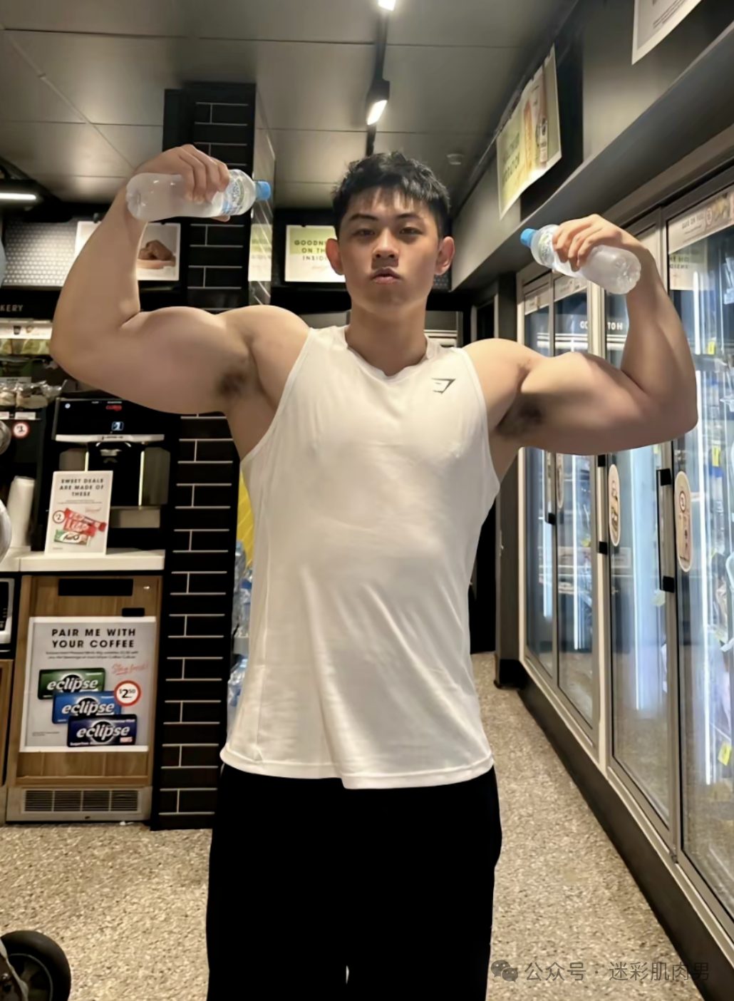 你们的新老公自拍来啦！这样穿长腿太勒了啊啊啊！