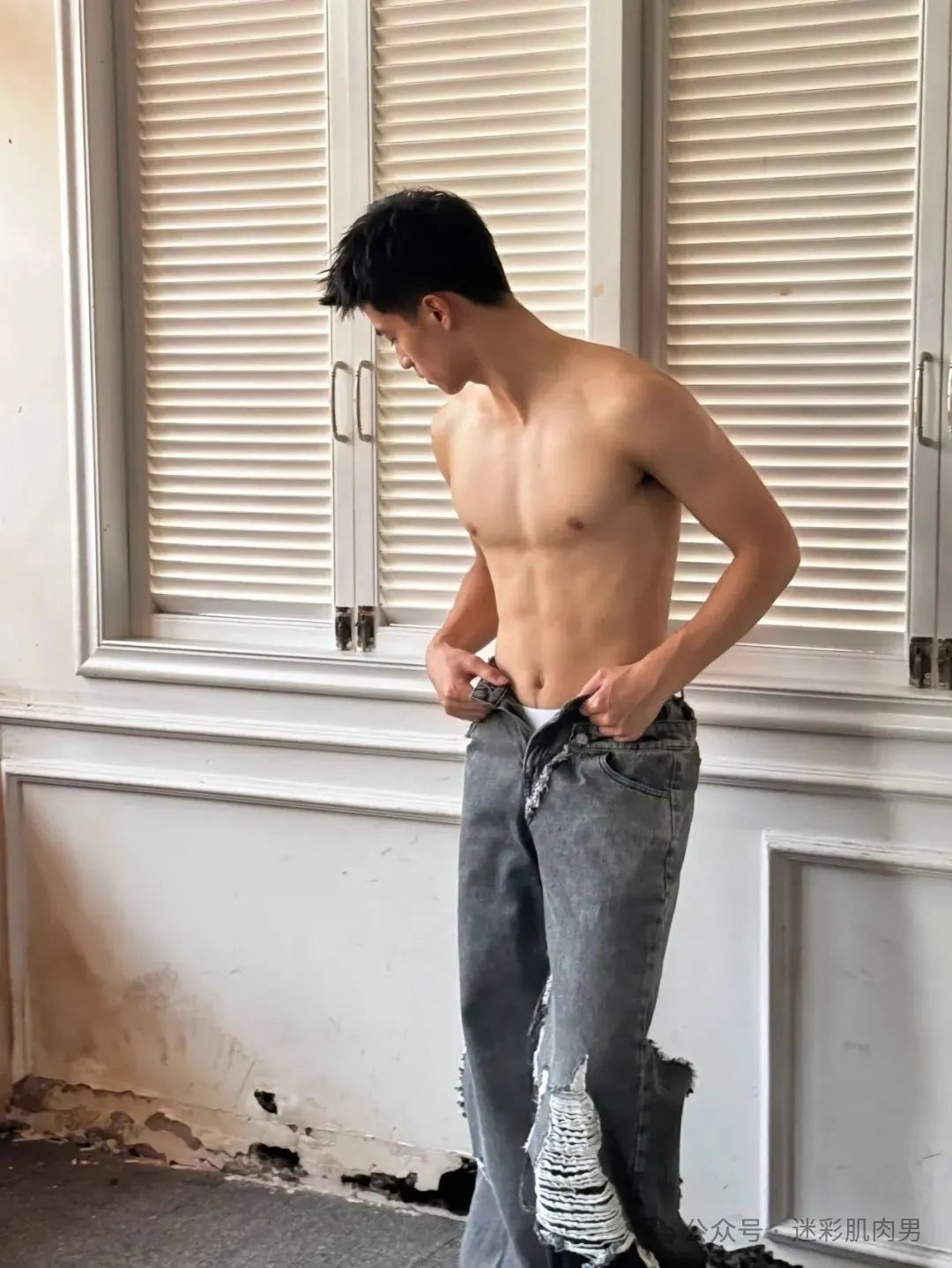 被刘姥姥置顶 20 岁山东男大体育生 ​​​，采访说他鼻子大！