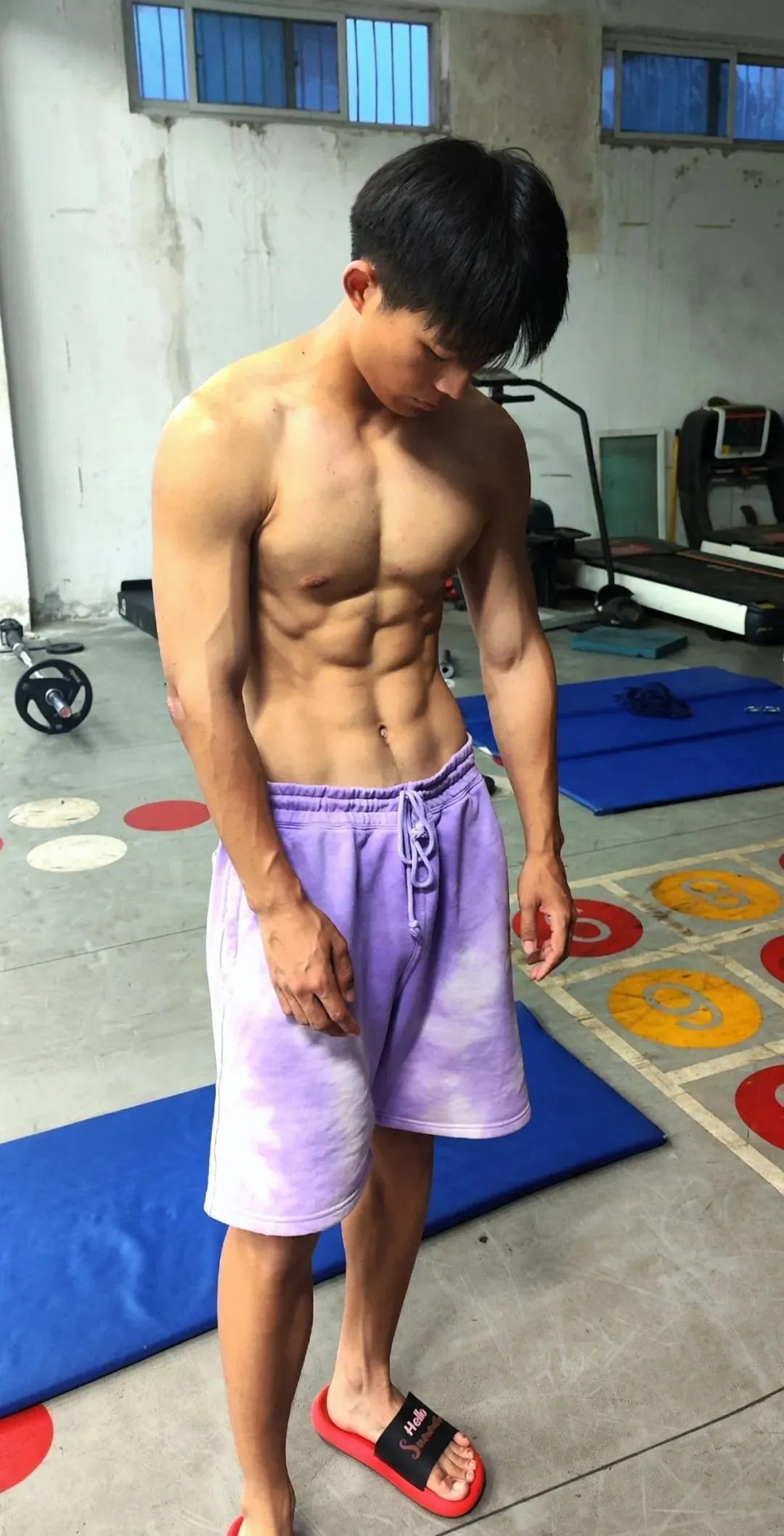 河北体育学院 18 岁男大，浴室自拍身材太完美！
