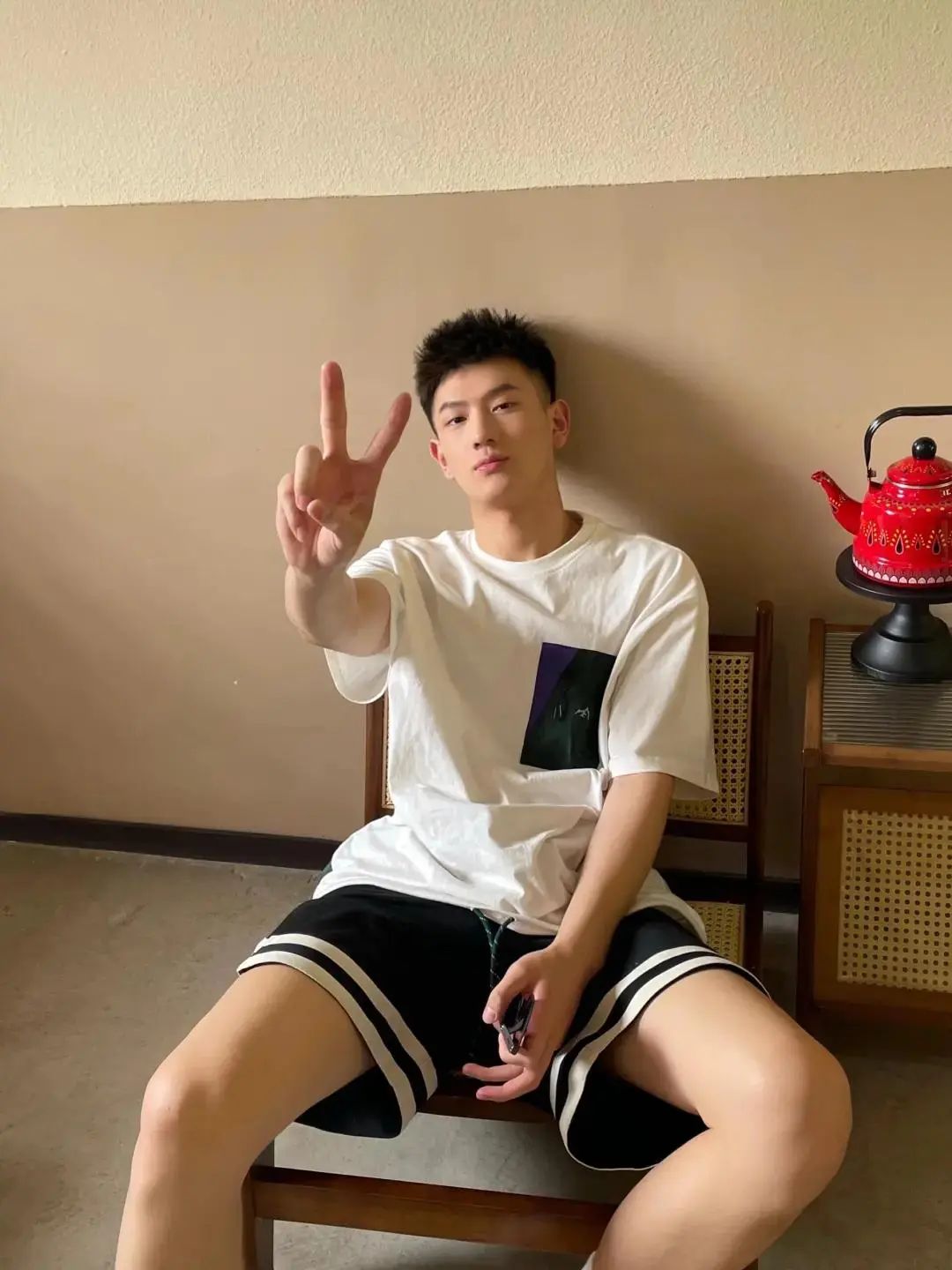 180cm 大男孩纯直男，只能做一！