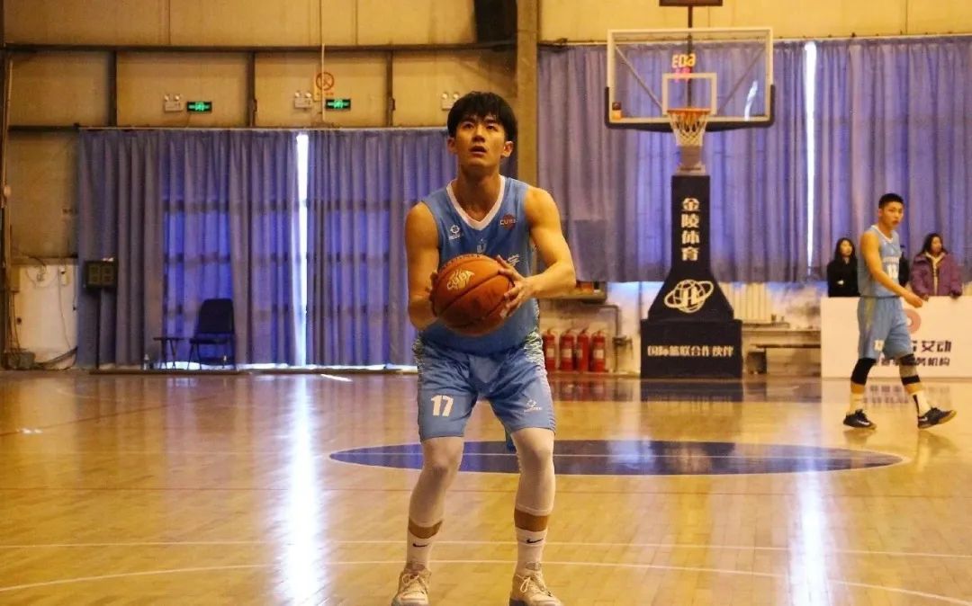 185CM 的篮球体育生男高太帅了！“山东大老公”！