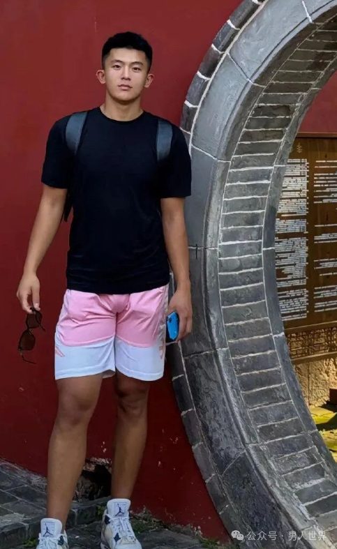 大弟弟！体育生，谁能拒绝这样的诱惑！