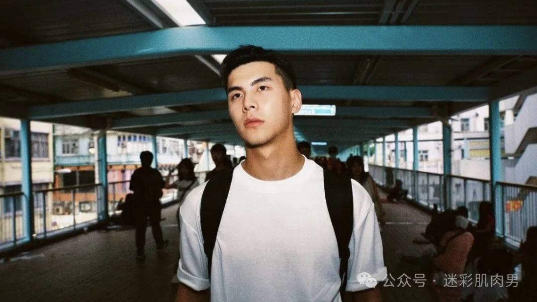 大喉结正装男脱了荷尔蒙太强啦,大实力藏不住! 大喉结正装男脱了荷尔蒙太强啦,大实力藏不住!