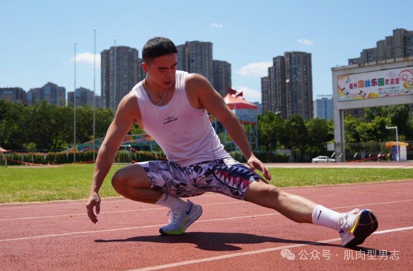 27 岁福建 1.8 米硕士生，边夜骑边狂晒狗熊背
