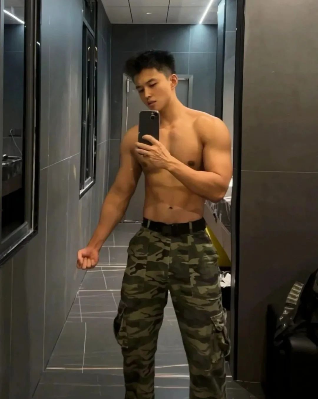 178cm 黑皮荷尔蒙十足肌肉小哥