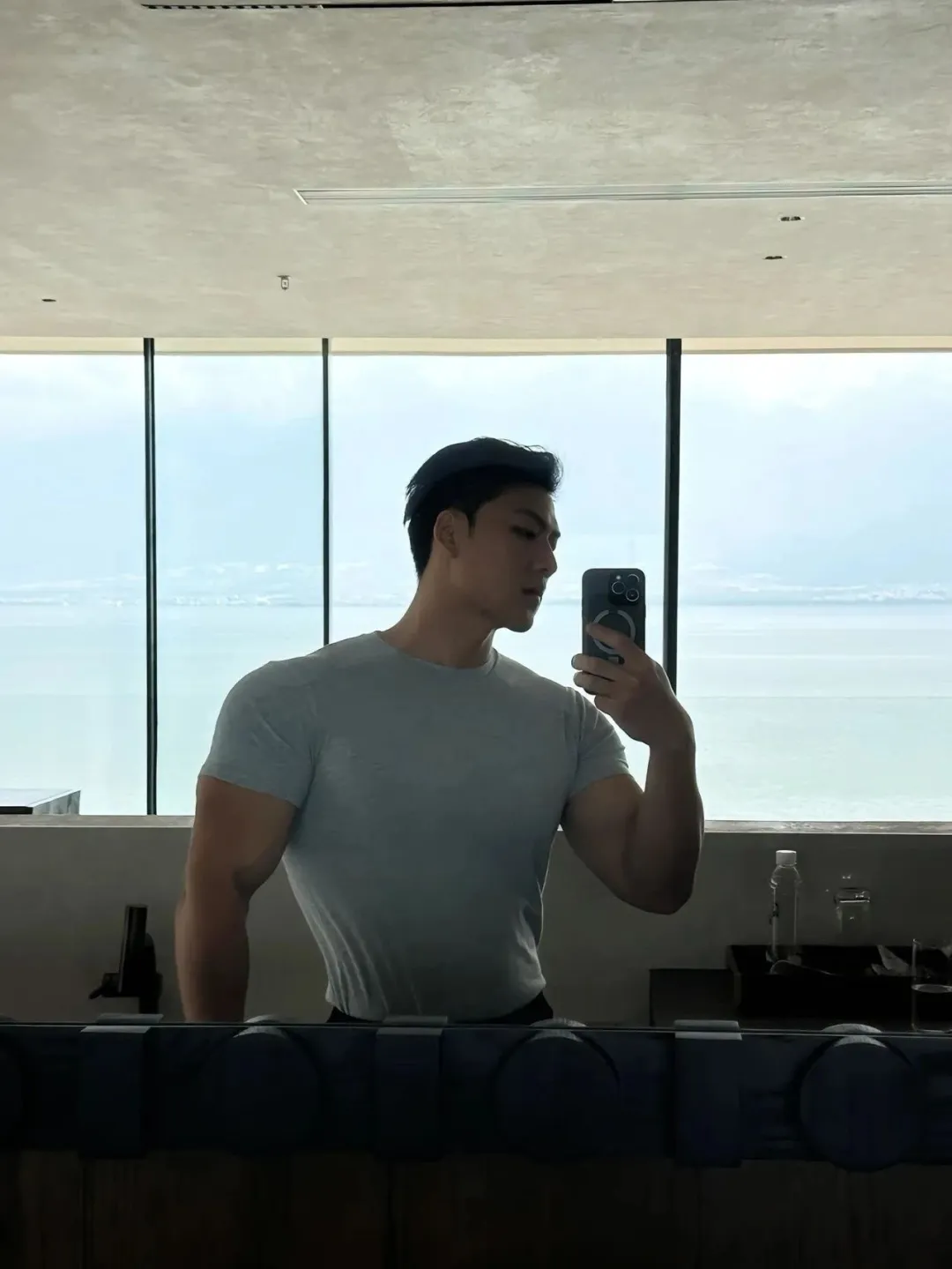 189cm 黑皮男模酒店被偷拍,网友直呼:翘臀大胸肌诶! 189cm 黑皮男模酒店被偷拍,网友直呼:翘臀大胸肌诶!