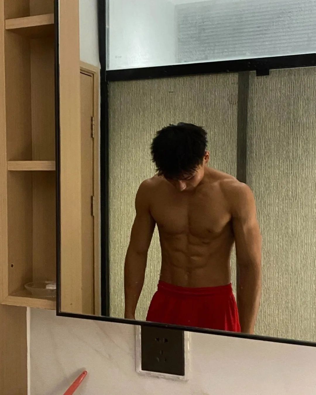 178cm 男大黑皮体育生校草八块腹肌太香了！