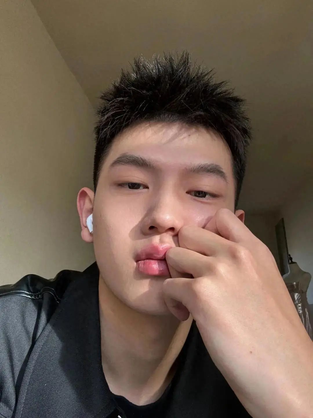 180cm 大男孩纯直男，只能做一！