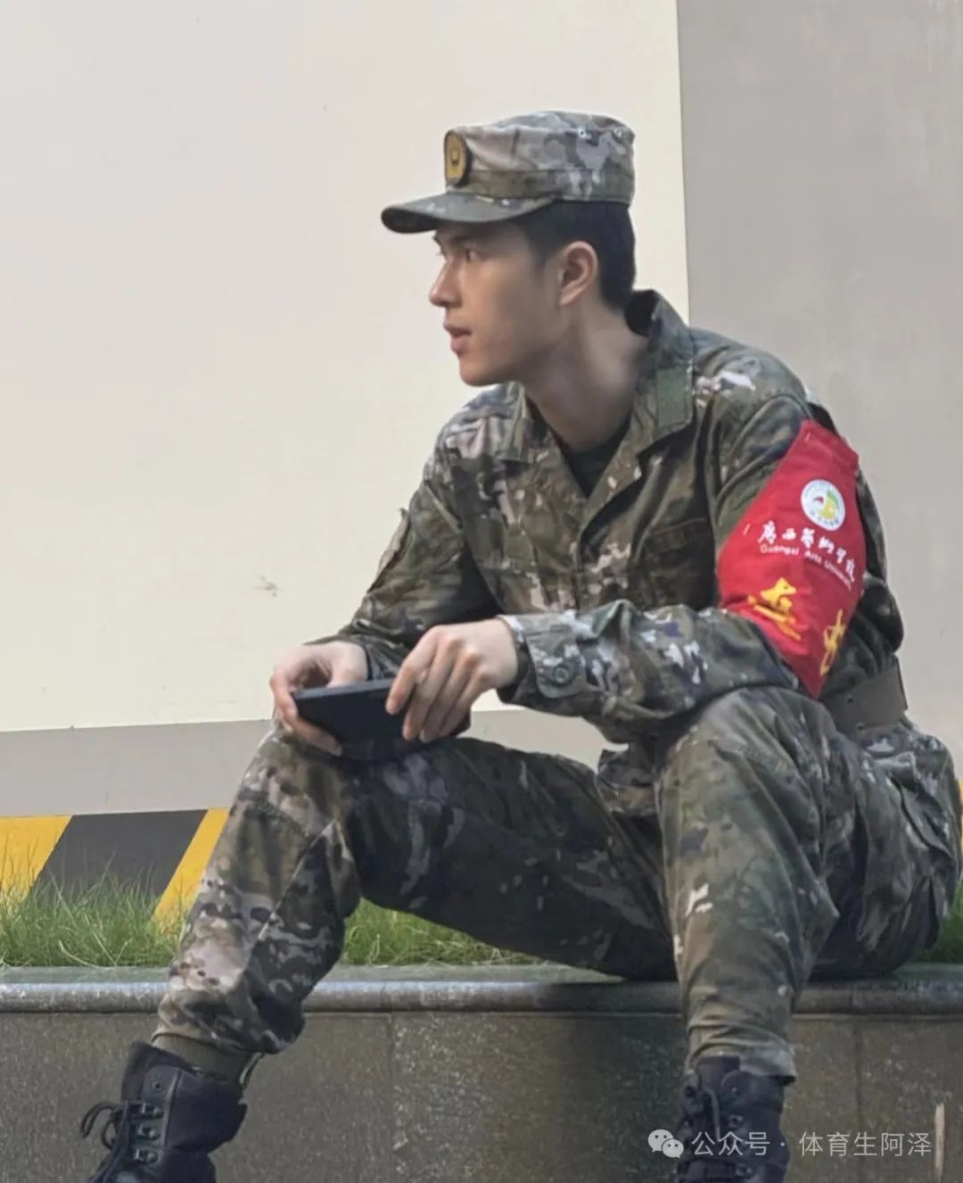 最帅教官已上线，185 大长腿，学弟直呼好喜欢......