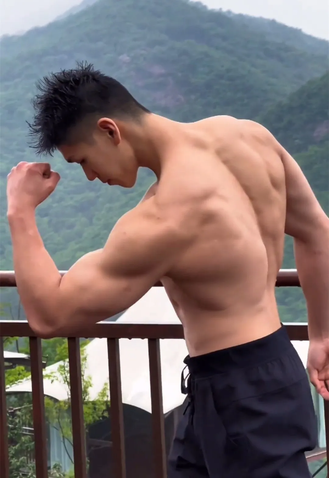 中国版“宏翔”，最近这枚肌肉男大超火的！