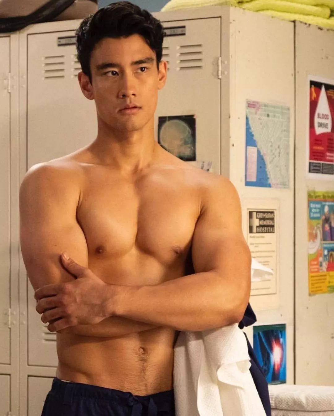 混血肌肉医生去当舞男？长得帅身材好！