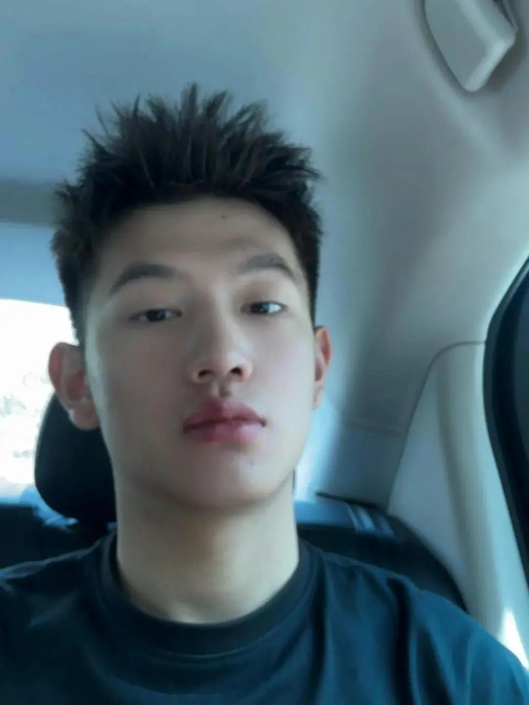 180cm 大男孩纯直男，只能做一！