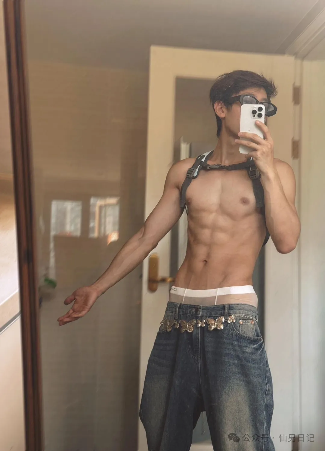 体育生外穿内裤出门！连朋友都问他：拍 GV 挣多少钱……
