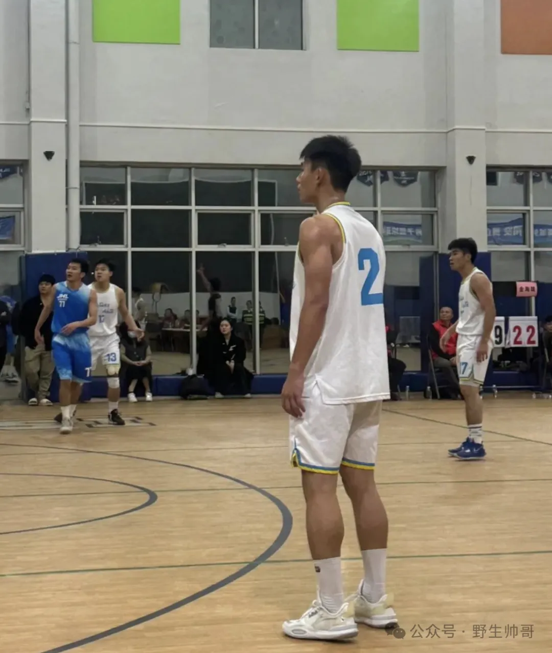 188CM 黑皮运动男大汗淋漓样子太爱了，长腿好强呀