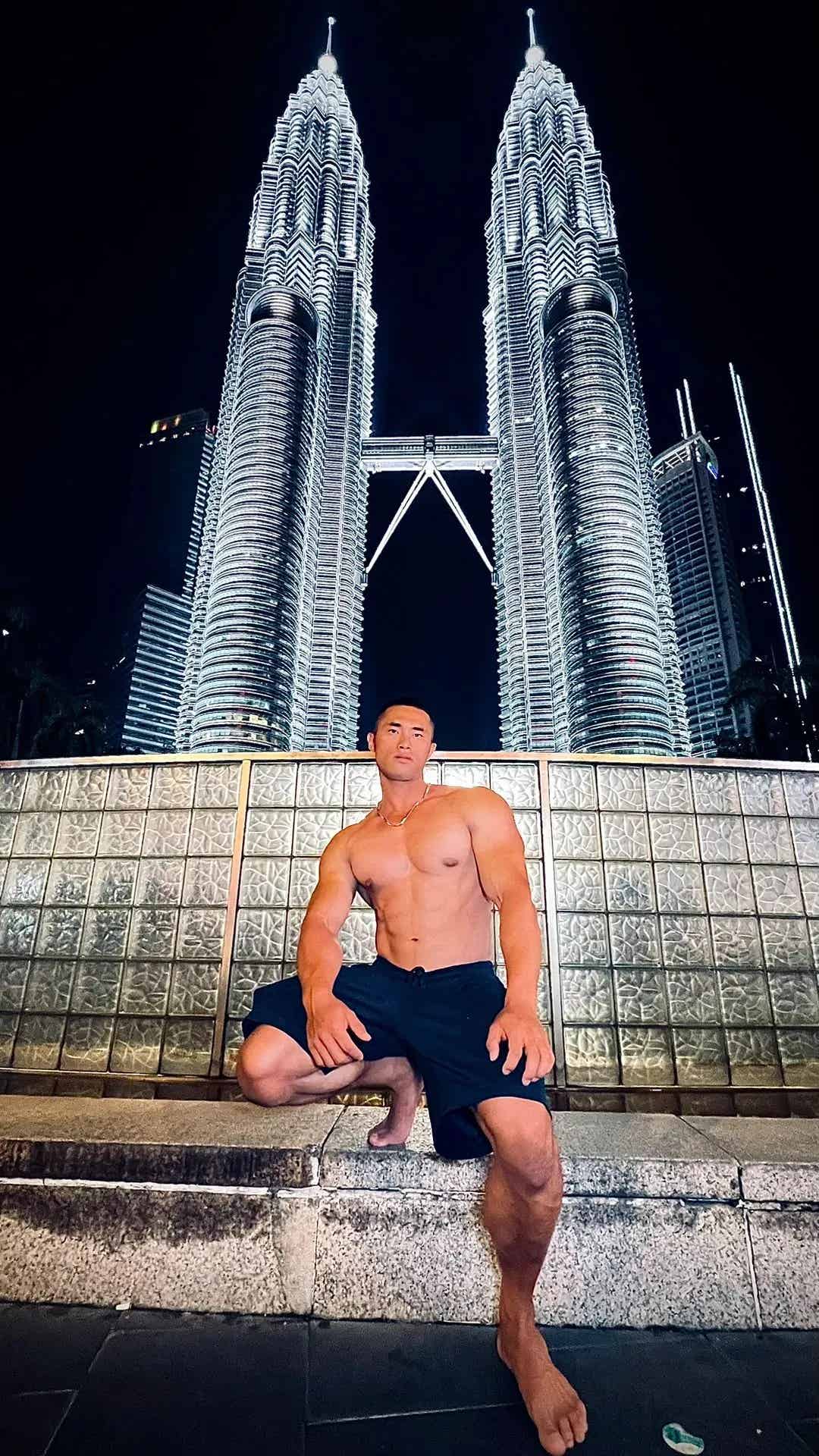 太粗壮！山东体育学院毕业黑皮寸头肌肉壮汉 X 张力十足