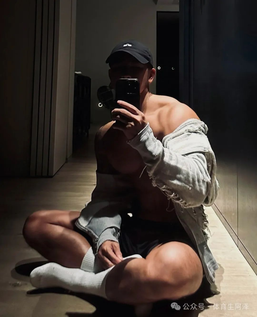 黑皮体育生大狼狗，男友直呼受不了.......