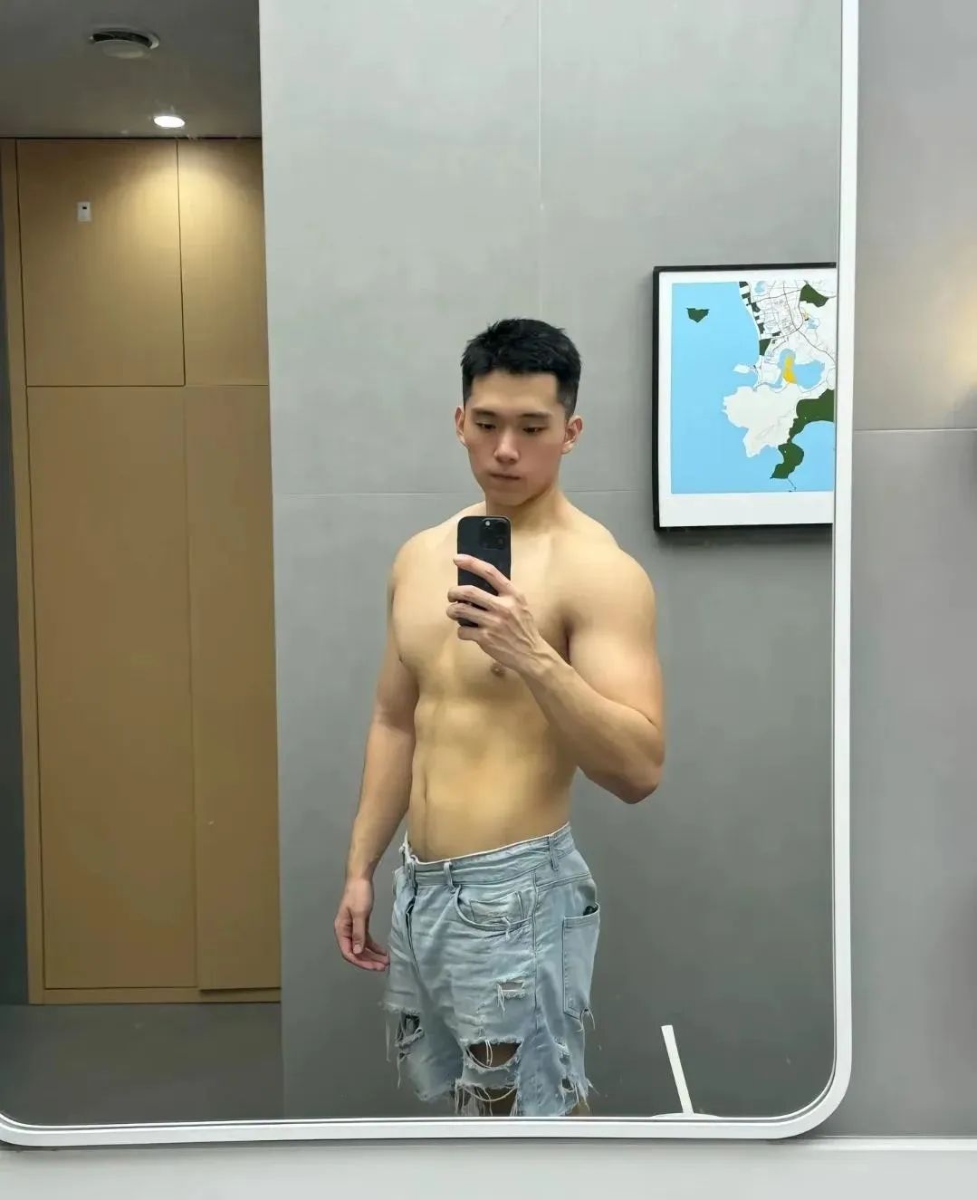 深夜还在工地上搬砖的肌肉小哥哥